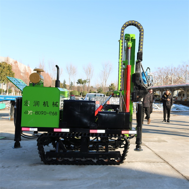 澳大利亞客戶蒞臨宏潤機(jī)械，深度考察潛孔鉆機(jī).jpg